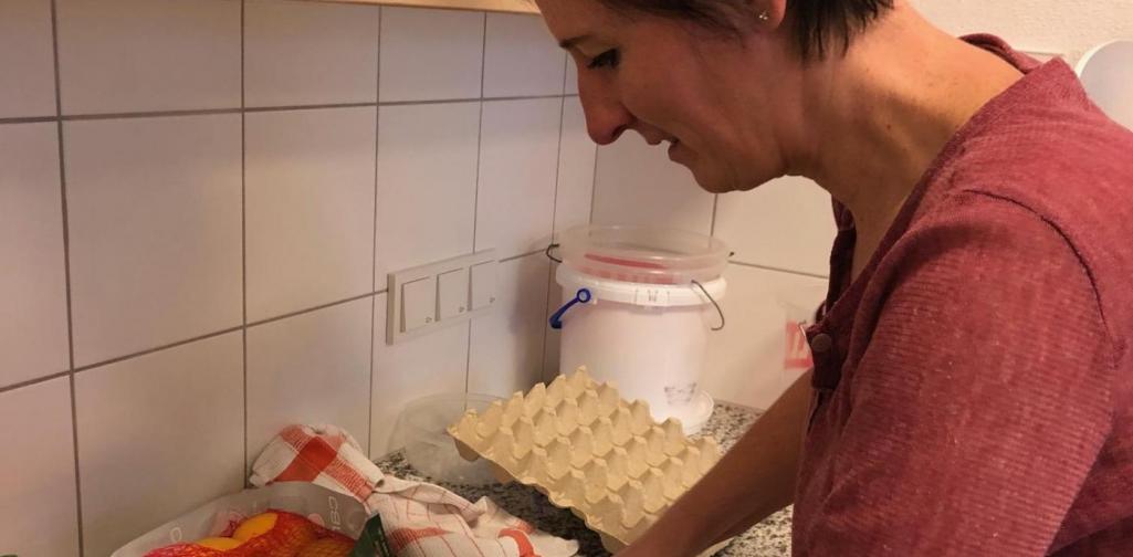 Gesunde Jause1 Fleißige Mamas beim Jauserichten